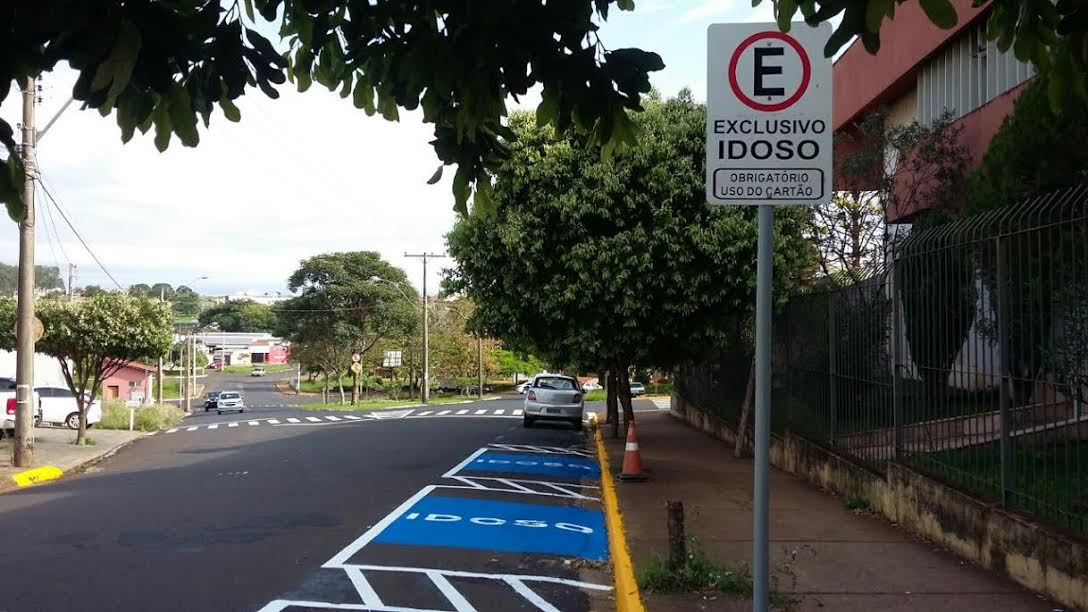 Idosos e deficientes terão prioridade para estacionamento (Foto: Visão Regional)