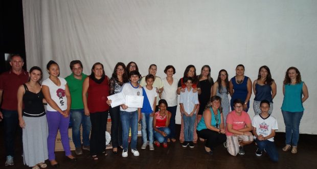 Cerimônia premiou os alunos e projetos selecionados no projeto (Foto: Reprodução)