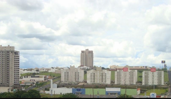 Sol com nuvens e pancadas de chuva hoje (Google View)