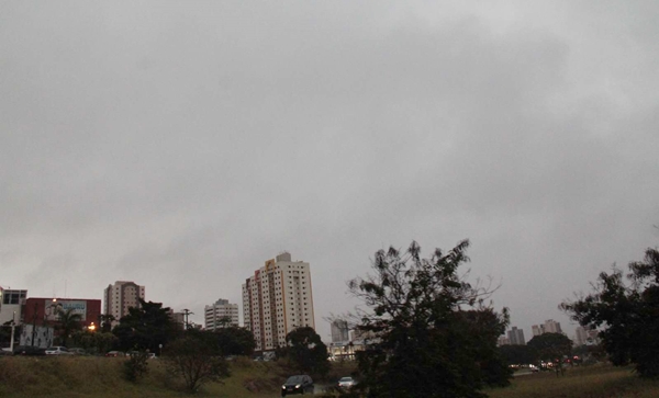 Dia será com sol entre nuvens pela manhã e pancadas à tarde (Foto Arquivo JF)