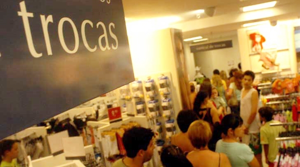 Consumidor precisa saber quais seus direitos na troca de presente ou produto (Foto Reprodução)