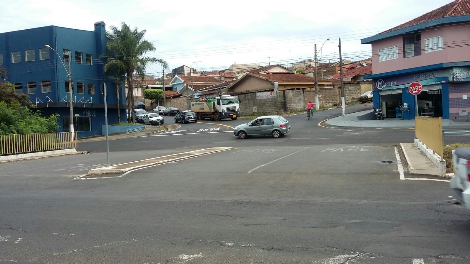 Cruzamento antes da rotatória do Hemocentro causa medo em pedestres e motoristas pela falta de semáforos e faixa de pedestres (Foto: Via WhatsApp)