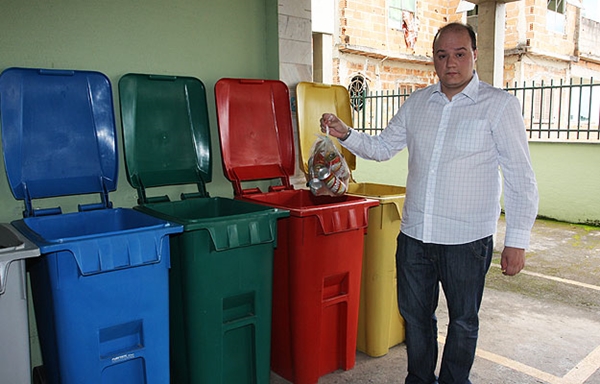 O síndico Athos Ruas diz que condomínio deve fazer sua parte (Foto JF)