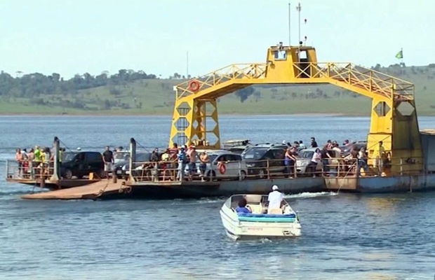 Balsas foram lacradas por irregularidades em documentação e falta de manutenção (Foto Luciano Tolentino)