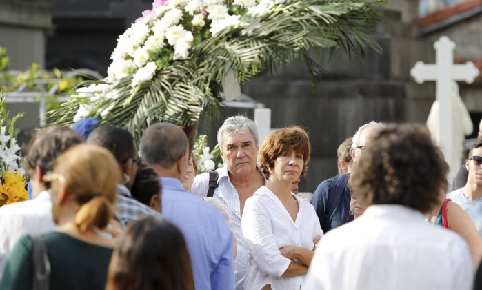 Enterro da atriz, no Cemitério São João Batista, no Rio (Foto Fábio Rossi - Agência O Globo)
