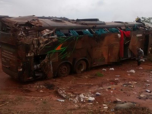 Ônibus era ocupado por estudantes da Escola Técnica Industrial Júlio Cardoso, de Franca (Foto Reprodução)