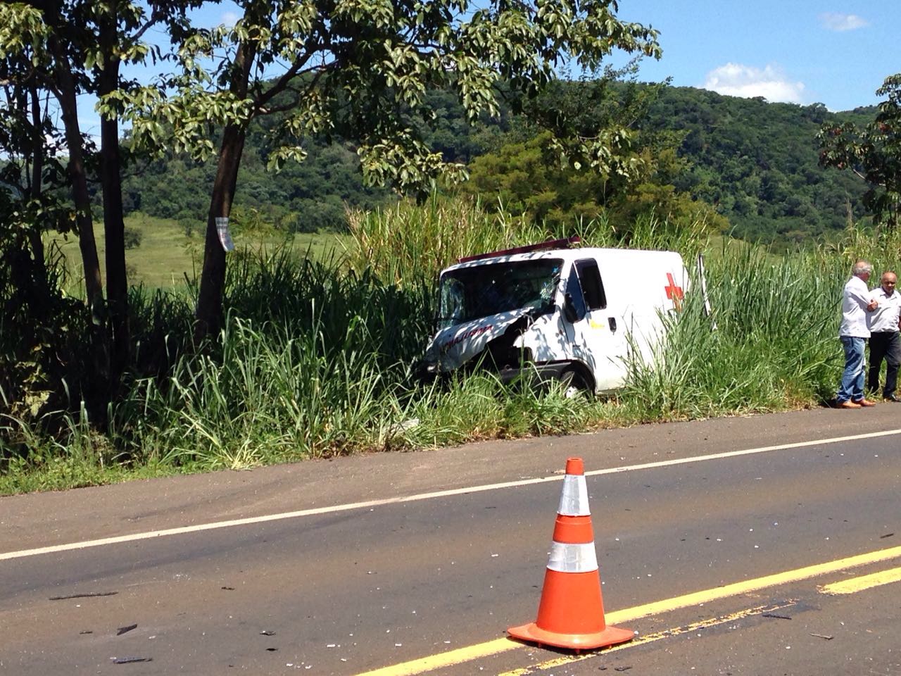 Ambulância socorria cobrador de outro acidente (Circuito Regional)