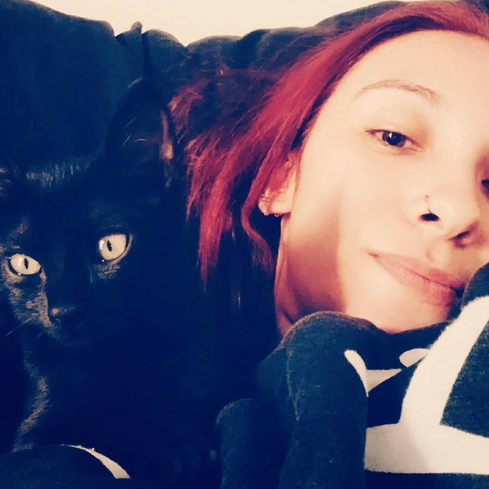 Do preconceito ao amor: Gabriela deixou de ter receio de gatos pretos e até adotou uma (Foto: Reprodução)