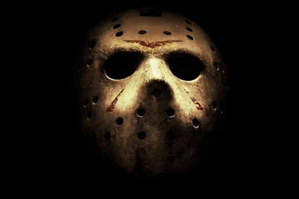 Máscara de Jason Voorhees, personagem do terro trash,