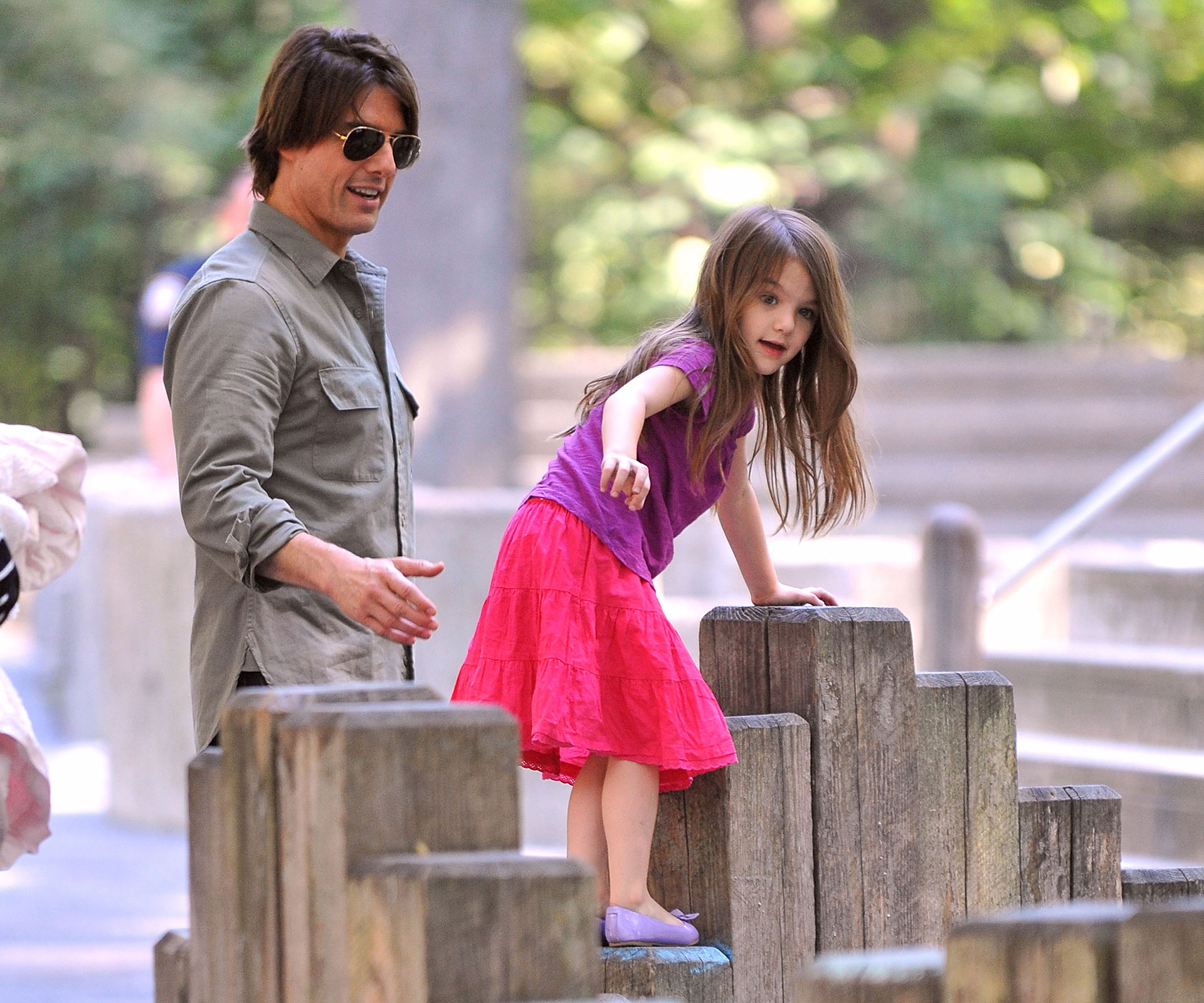 Tom Cruise e a filha Suri em seus últimos registros juntos, em 2012 (Foto: Reprodução)