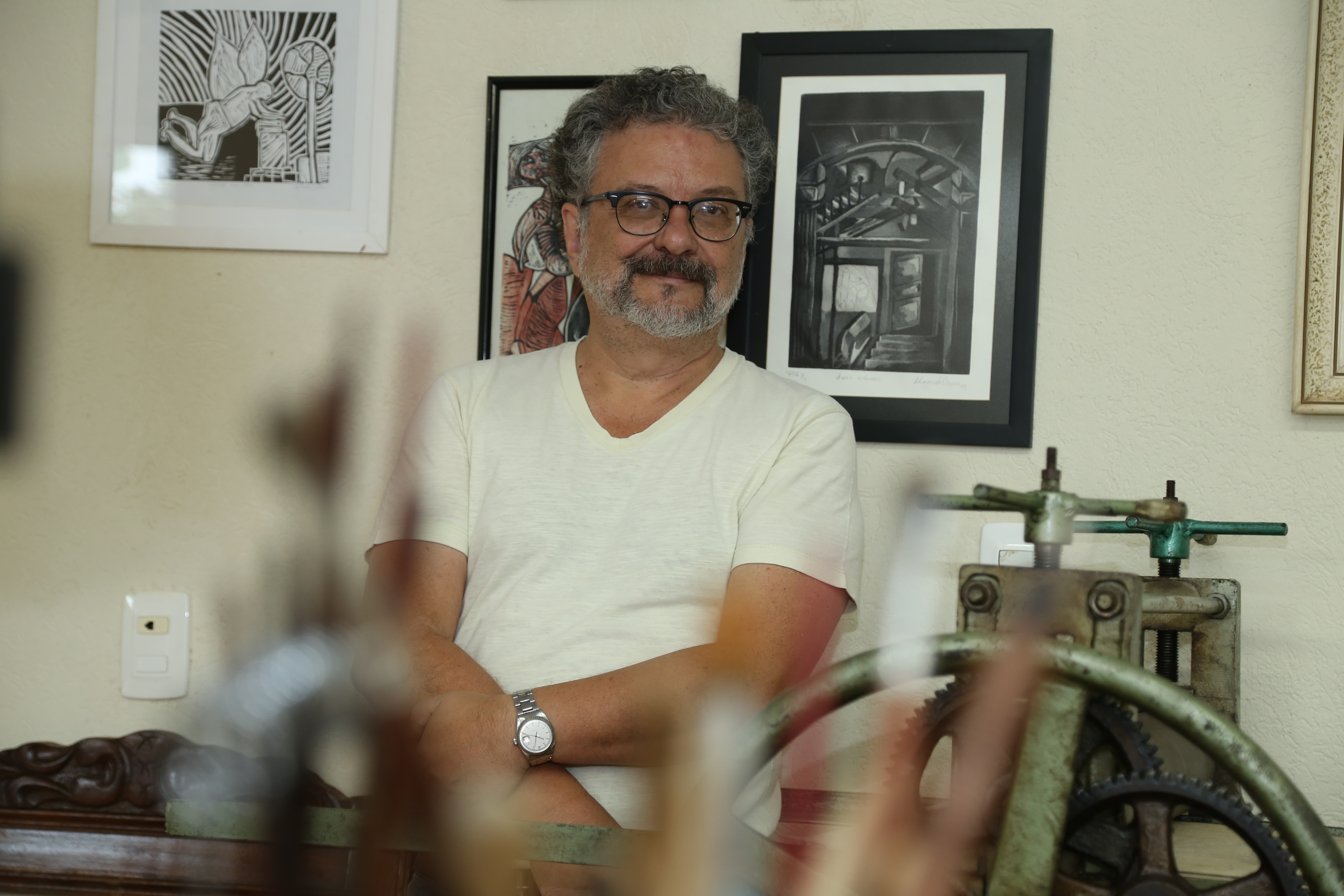 O artista plástico e arquiteto Ivo Indiano é um dos expositores