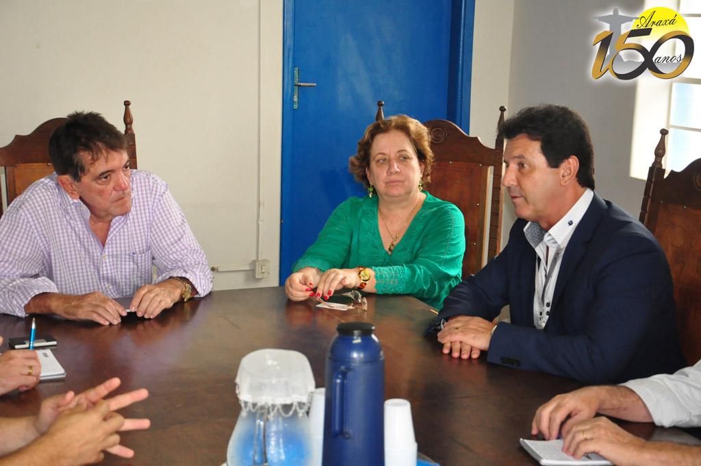 Prefeito Araceli (esquerda) com o presidente da Flyways Linhas Aéreas, Pedro Paulo Valverde (Foto Diivulgação)