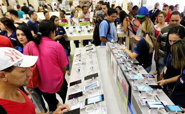 Os principais problemas relatados foram: maquiagem de desconto (28,3%), produto / serviço indisponível (26%), entre outros (Foto Reprodução)