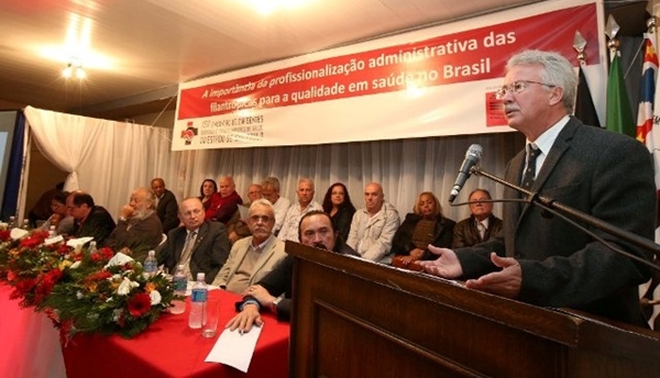 Presidente da Federação da Saúde, Edison Laércio de Oliveira, falando durante o encontro do ano passado (Foto HR Comunicação Multimidia)