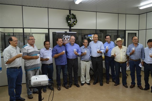 Secretário de Agricultura e Abastecimento, deputado federal Arnaldo Jardim, durante visita à Cocapec (Foto Divulgação)