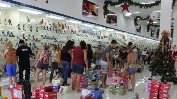 Gasto médio por presente deve sofrer uma queda em razão do agravamento da crise econômica (Foto Arquivo)