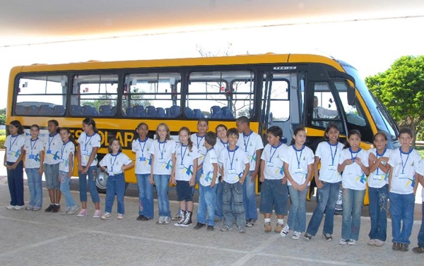 Estado e Prefeituras cuidam do transporte escolar (Divulgação)