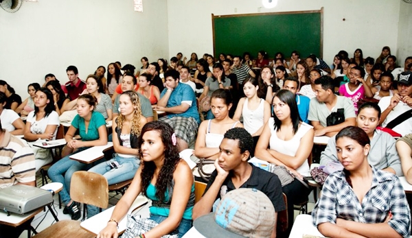 Sala de aula superlotada pode resultar em mal aproveitamento dos alunos (Foto Arquivo JF)