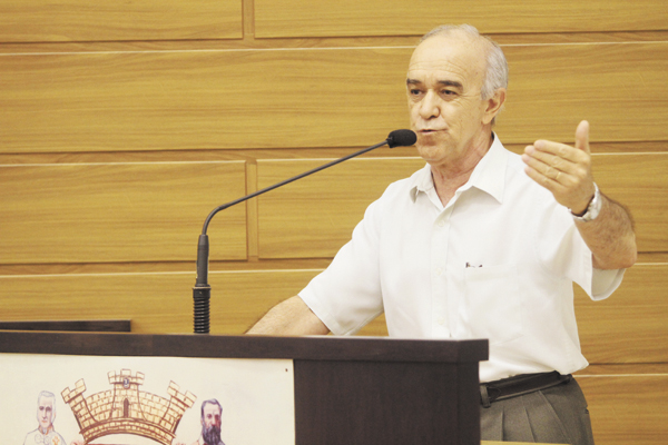 Professor Alfredo, reitor da Universidade:
