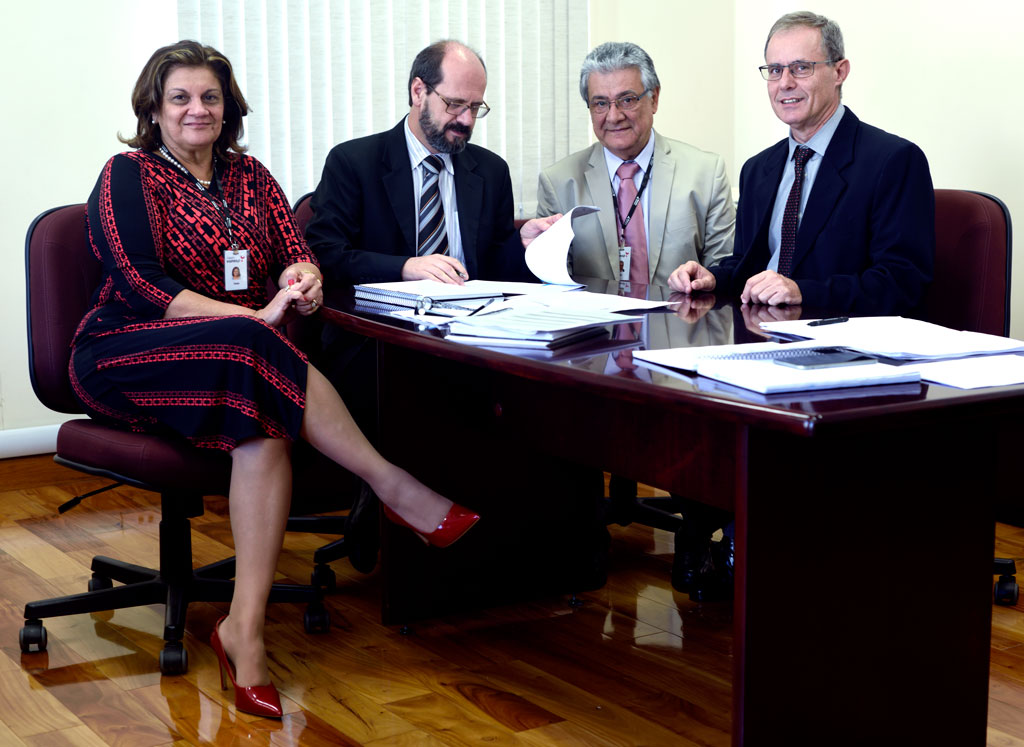 Dirigentes da Fundação Vunesp: Superintendente Acadêmica (Tania Cristina Arantes Macedo de Azevedo (FE, Guaratinguetá); Diretor-Presidente (Antonio Nivaldo Hespanhol (FCT, Presidente Prudente); Superintendente Administrativo (Antonio Carlos Simões Pião (IGCE, Rio Claro); e Superintendente Planejamento (Henrique Luiz Monteiro (FC, Bauru)