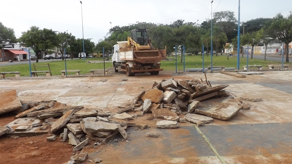 Quadra de esportes do bairro terá piso trocado (Foto Divulgação)