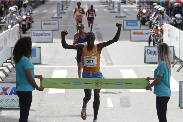 Stanley Biwott, do Quênia, venceu a São Silvestre pela primeira vez (Foto Folha Press)