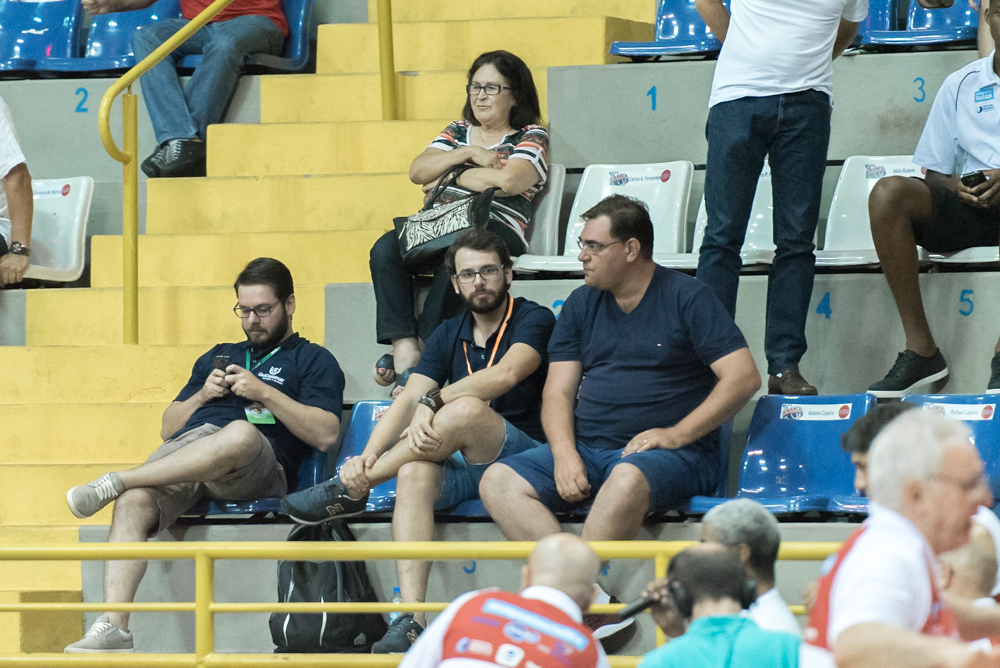Membros da universidade UniCesumar estiveram presentes no jogo de sábado, contra Mogi das Cruzes