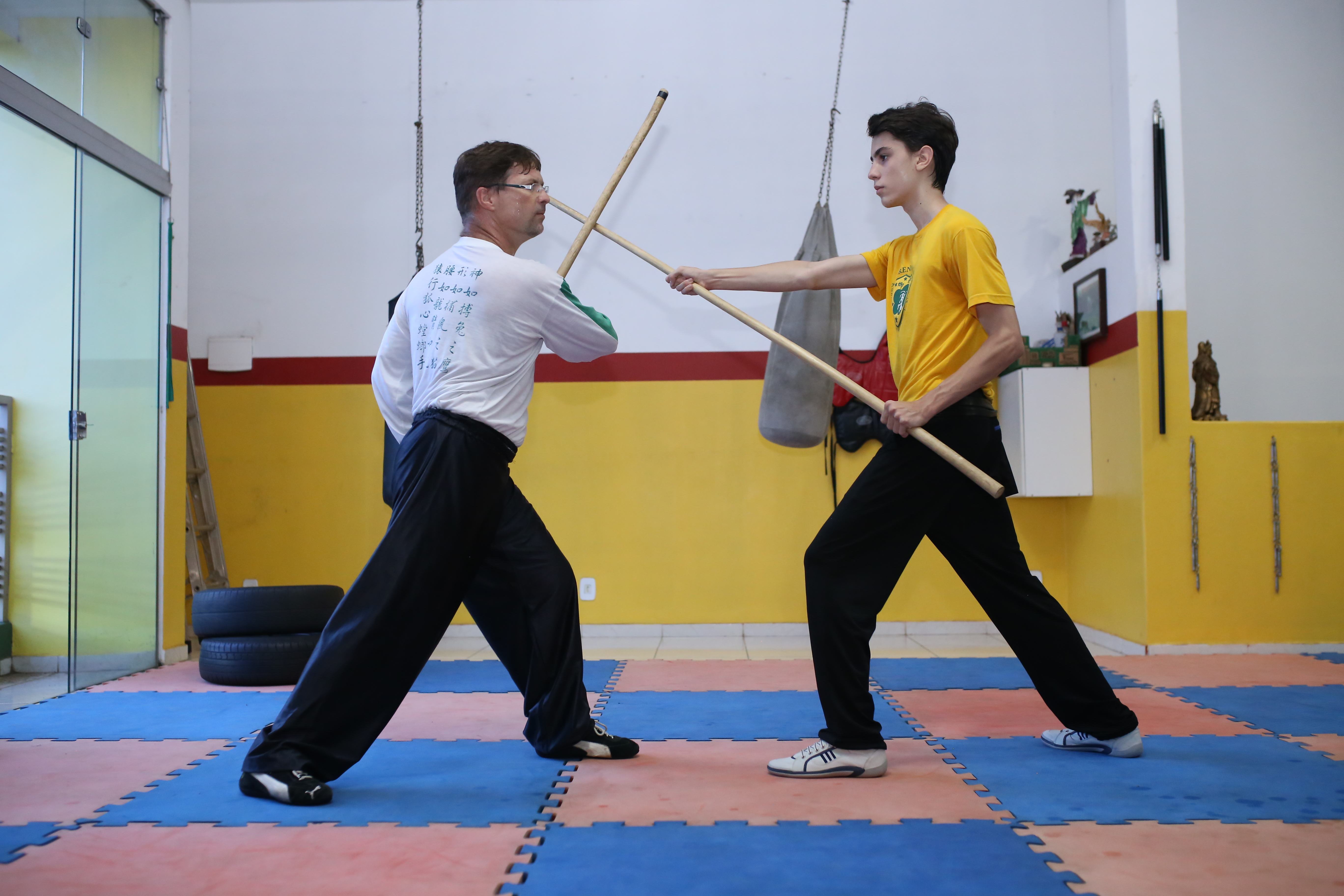 O kung fu também trabalha na busca da superação dos limites e cada conquista pessoal exercita a autoestima do praticante