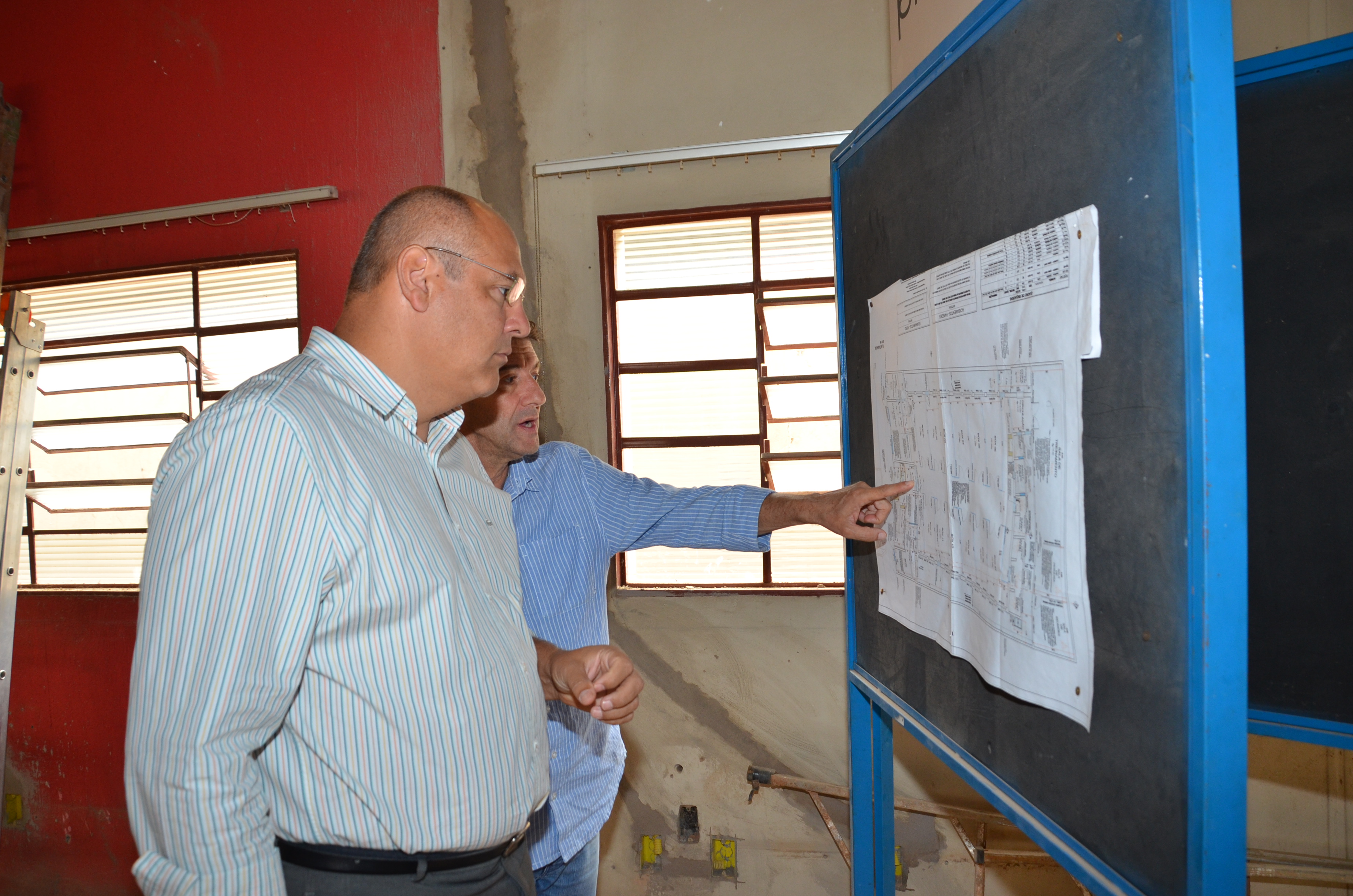 Prefeito recebe informações sobre o projeto (Foto: Prefeitura de Franca)