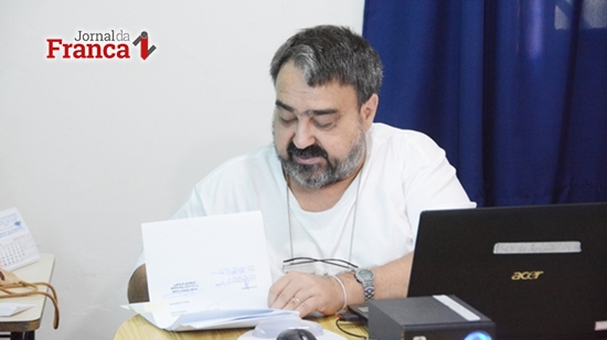 Prefeito Nanão, de Altinópolis, assinou o Edital