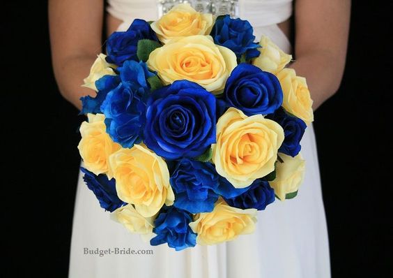 Existem noivas que optam por misturar duas cores fortes de flores  (Foto: Reprodução)
