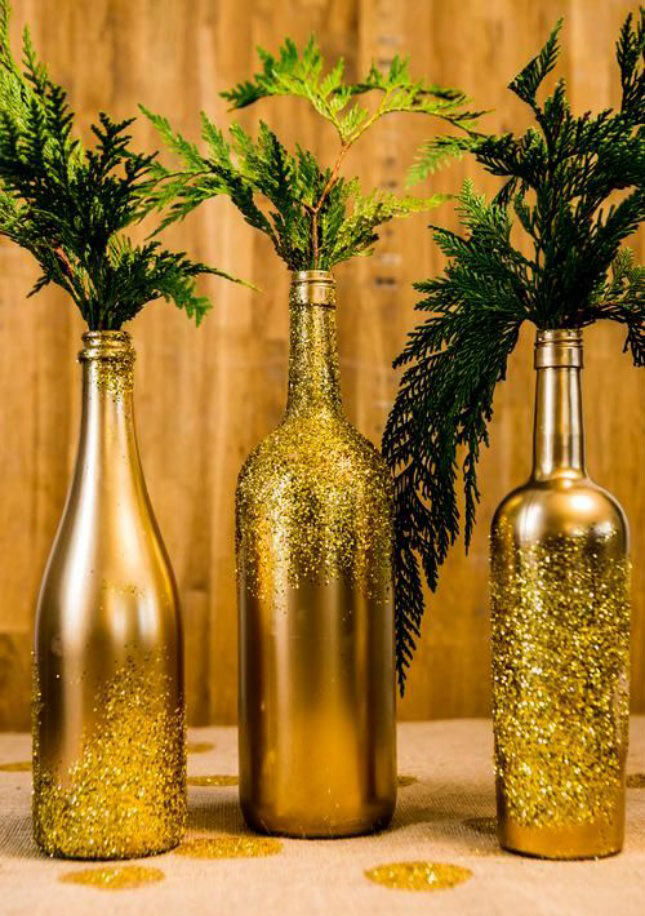 Em dourado, as garrafas ficam chic e sofisticadas (Foto: Reprodução)
