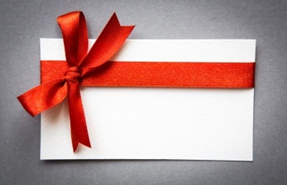 Não se esqueça do cartão com uma mensagem especial. Ele costuma ser tão importante quanto o presente (Foto: Reprodução)