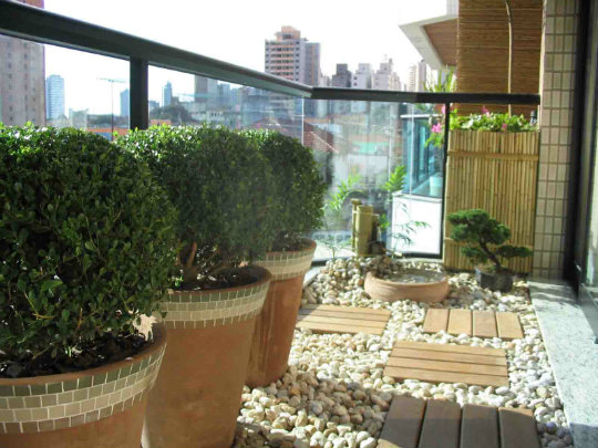 A sacada pode se tornar um lindo jardim (Foto: Reprodução)
