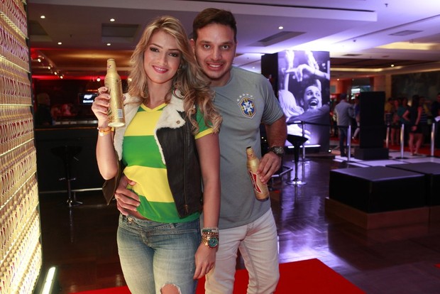 O casal reatou o noivado após dois anos separados (Foto: Reprodução)