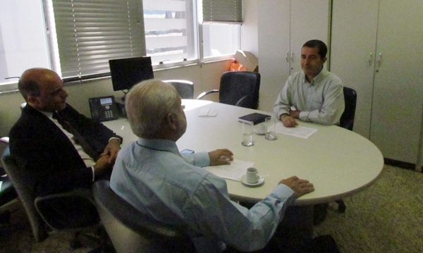 Vergara e Claudinei com o representante do Ministério das Cidades