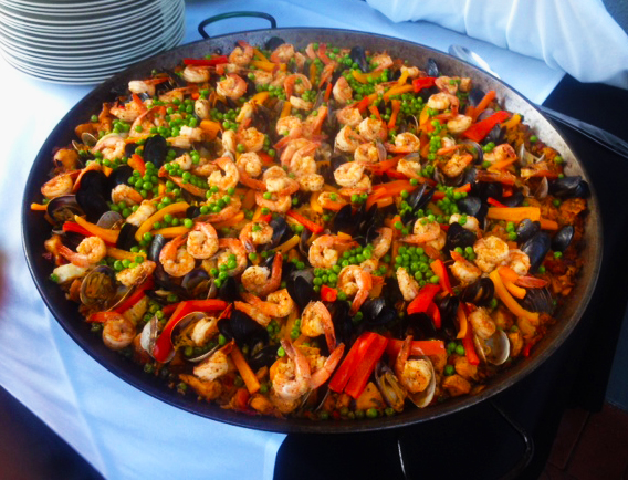 Paella Valenciana, um dos pratos feitos para celebrar, seja o que for