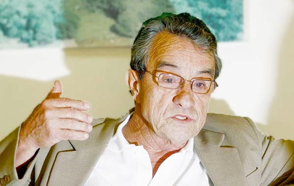 Ananias não perde a chance de se vingar de Alexandre Ferreira