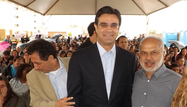 Vereador Vergara com o Secretário de Habitação Rodrigo Garcia e o coordenador da CDHU, Gilson de Souza (Foto Divulgação)
