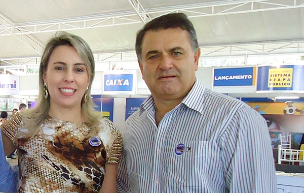 Prefeita Celinha Ferracióli, de São José da Bela Vista, com o Prefeito Sebastião Henrique - Tião, de Jeriquara: convênios assinados, mas nem tudo liberado (Foto HR Multimídia)