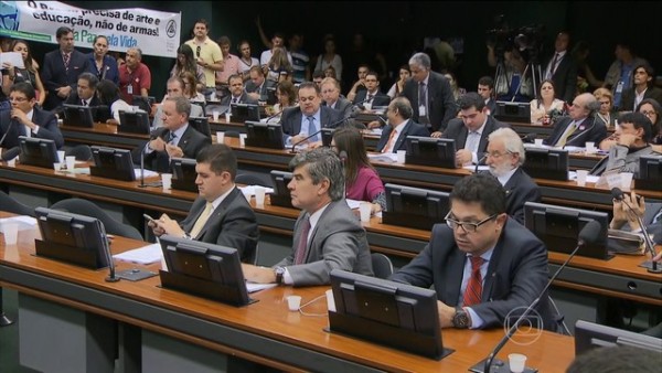Comissão decide hoje destino do relatório do impeachment
