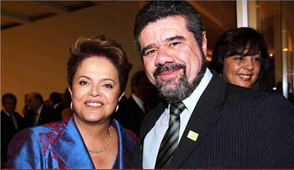 O ex-prefeito Gilmar Dominici com a Presidente Dilma Roussef (Foto Arquivo)