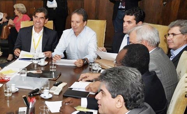 Nogueirinha e lideranças com Edson Aparecido (Reprodução)