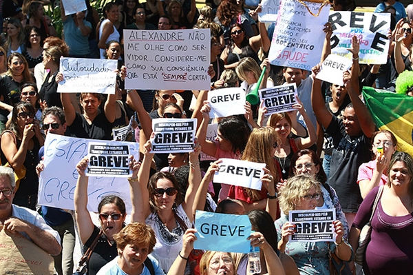 Servidores de Franca na greve frustrada de maio: dias descontados e vale alimentação de R$ 240 (Foto Edson Silva)
