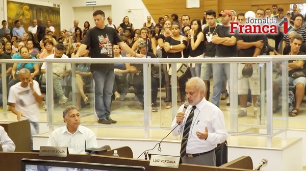 Vereador Vergara, durante manifestação de servidores por reajuste salarial