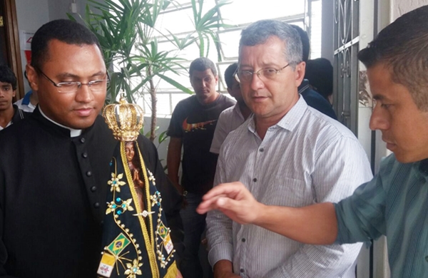 Imagem Peregrina de Nossa Senhora foi recebida na Prefeitura de Pedregulho (Foto HR Multimídia)
