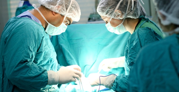 Hospitais e os centros de saúde pública, devem informar da possibilidade de acesso gratuito à cirurgia (Foto Reprodução)