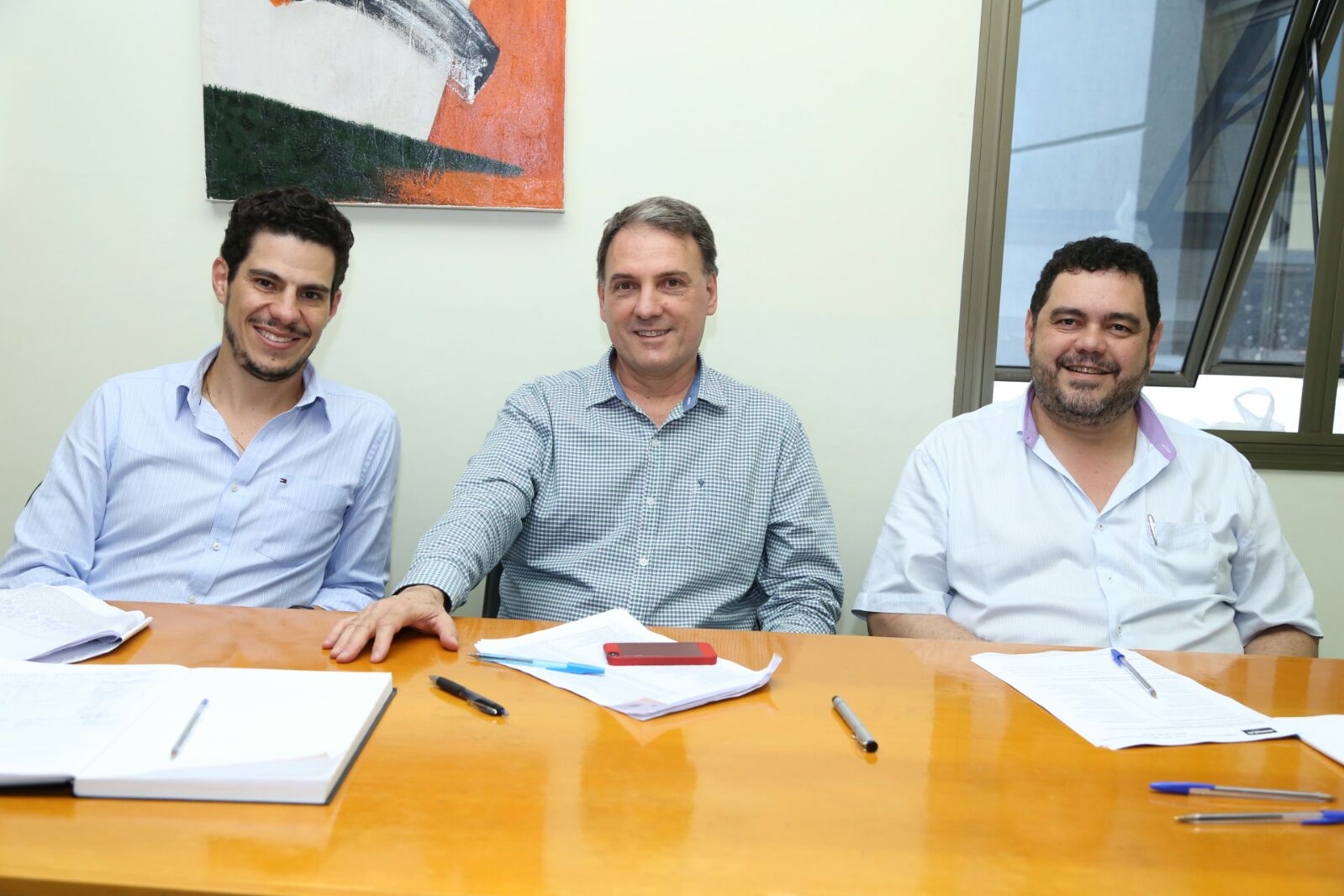 Mesa que dirige a votação para a diretoria da Unimed Franca
