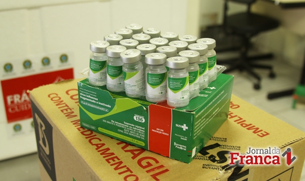 Vacina já chegou aos municípios mineiros que anteciparão campanha