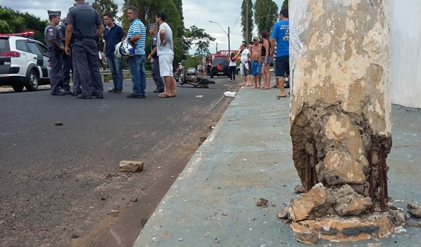 Batida por pouco não derrubou o muro (Foto André Poeta)